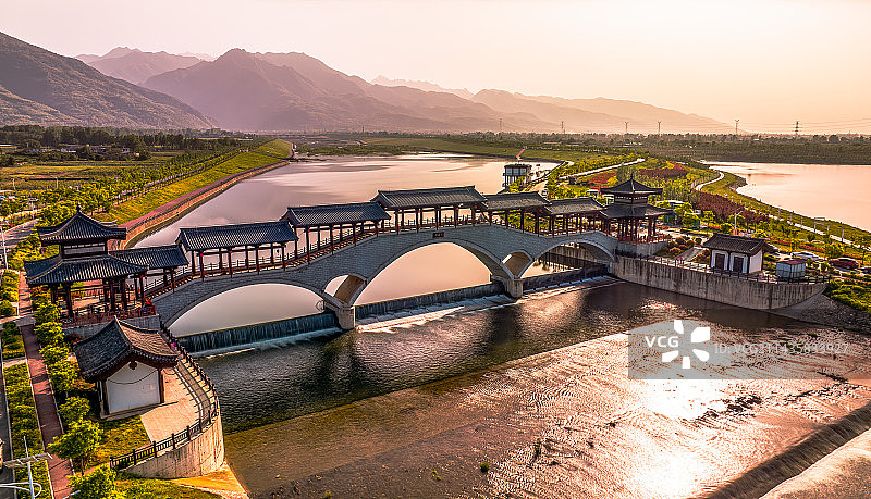 西安鄠邑区天桥湖航拍秦岭图片素材