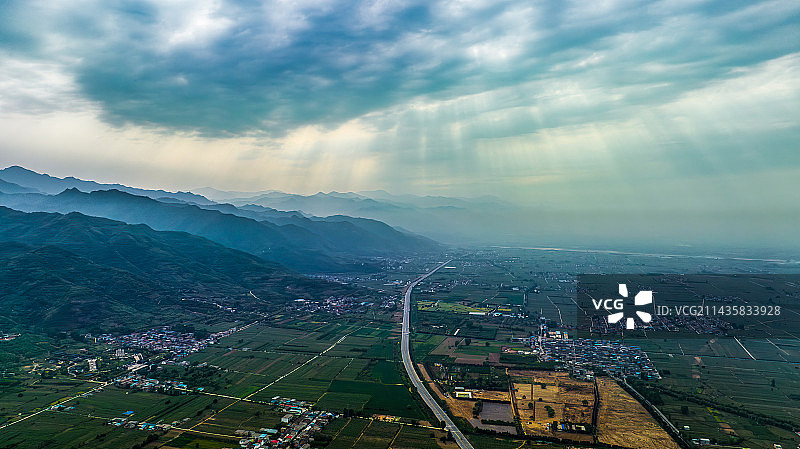 西安鄠邑区天桥湖航拍秦岭图片素材