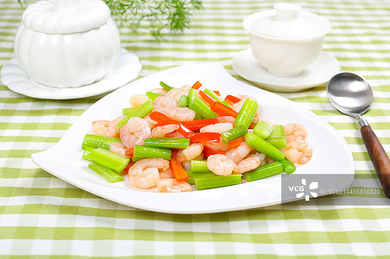 营养美味下酒菜辣椒西芹清炒虾仁图片素材