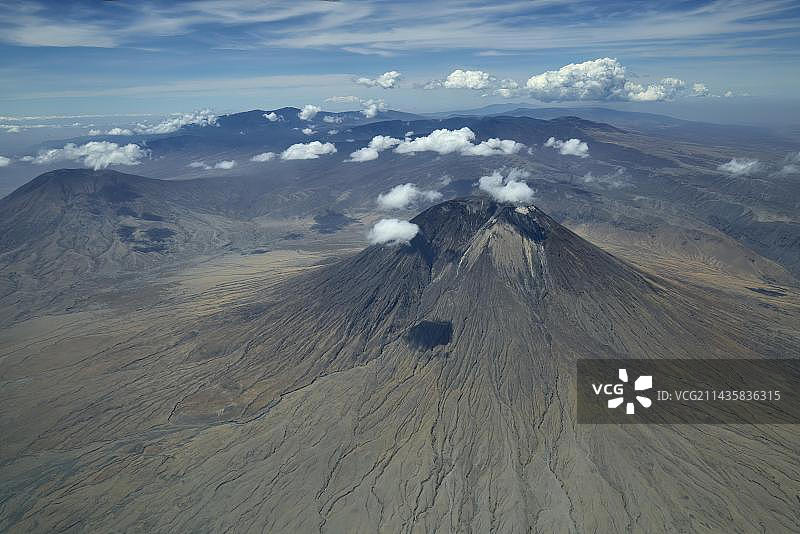 坦桑尼亚伦盖火山航拍，非洲火山地貌图片素材