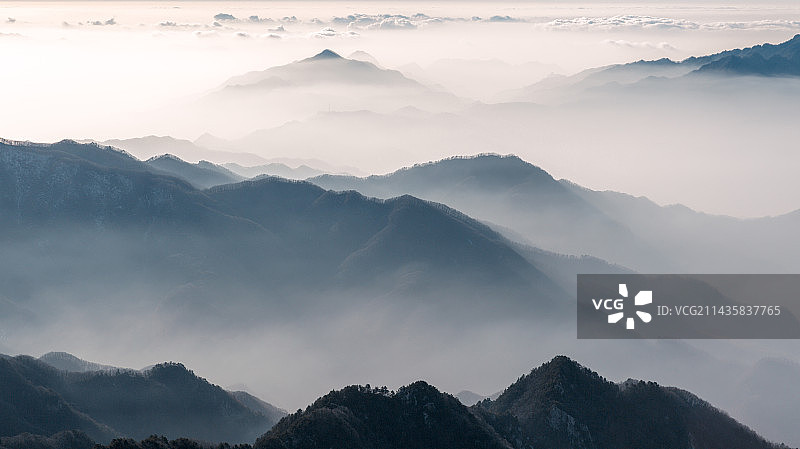河南省洛阳市栾川县老君山风景区日出户外风光图片素材