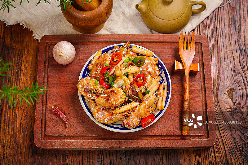 家常小炒菜肴辣椒油爆大虾图片素材