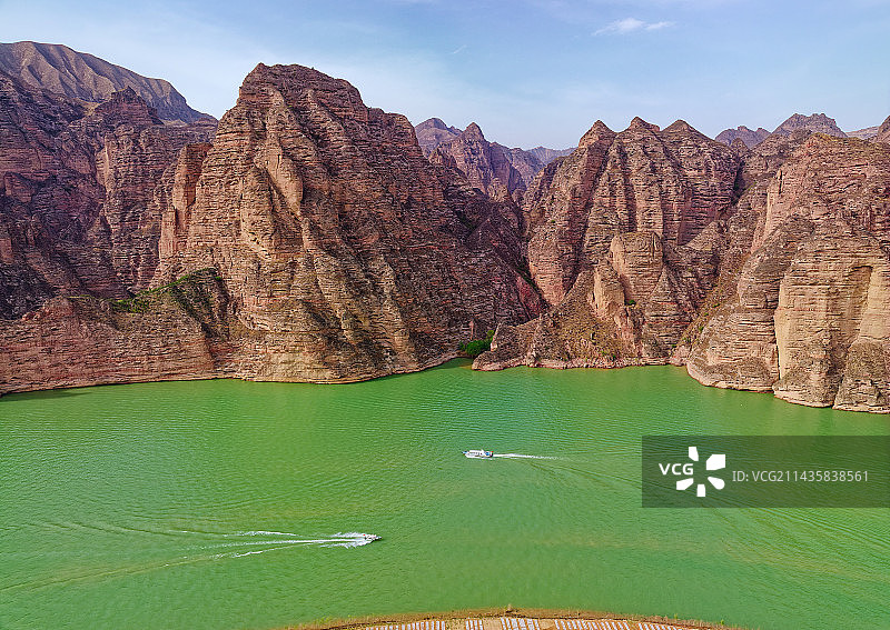 航拍甘肃永靖刘家峡水库石林炳灵寺石窟风光图片素材