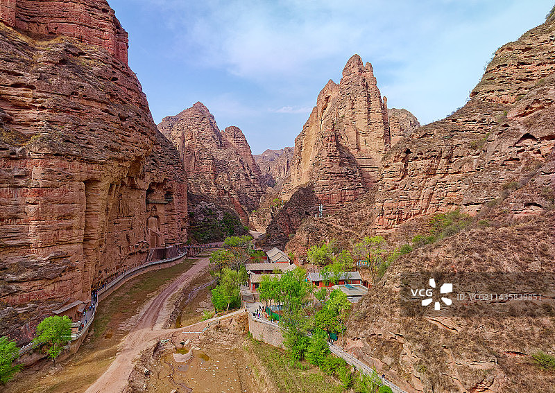 航拍甘肃永靖刘家峡水库石林炳灵寺风光图片素材