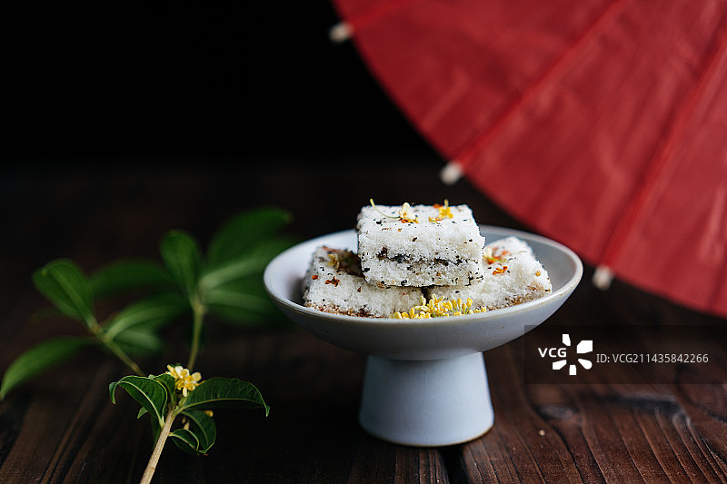 美味的糯米桂花糕中国风摆盘图片素材
