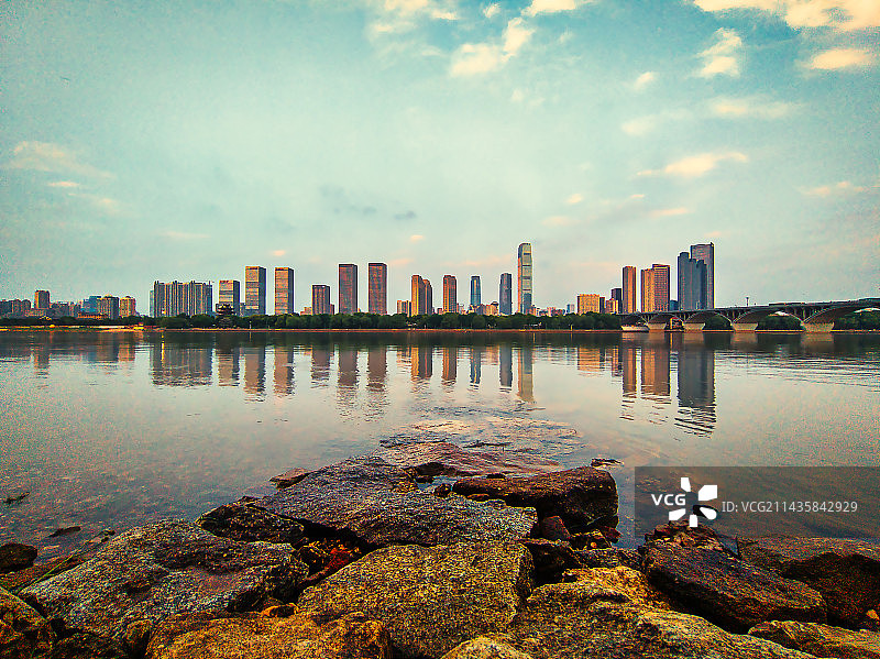 隔江远眺长沙城图片素材