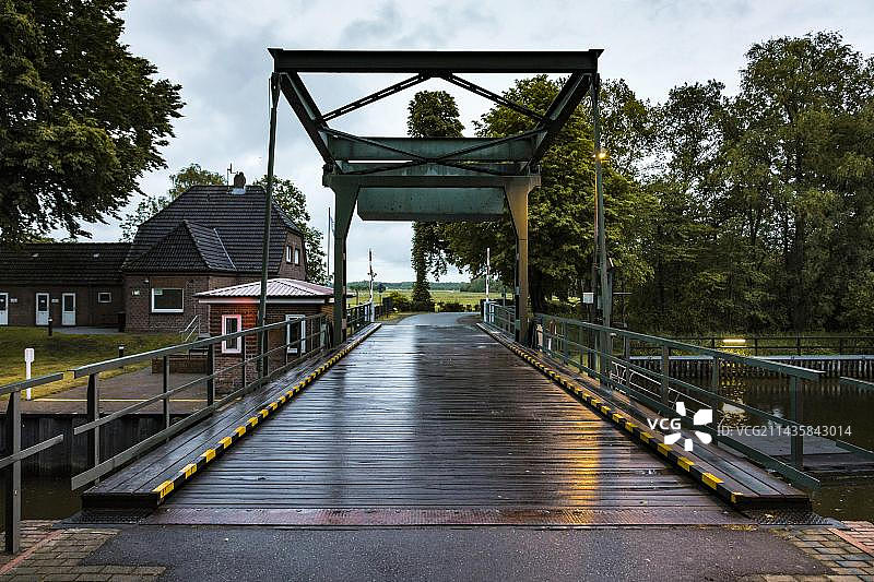 吉塞劳运河水闸，位于基尔运河入口前，德国石勒苏益格-荷尔斯泰因州图片素材