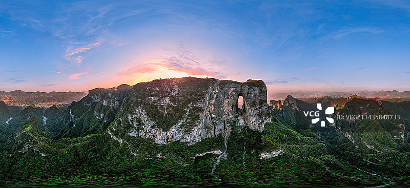 张家界天门山晚景图片素材