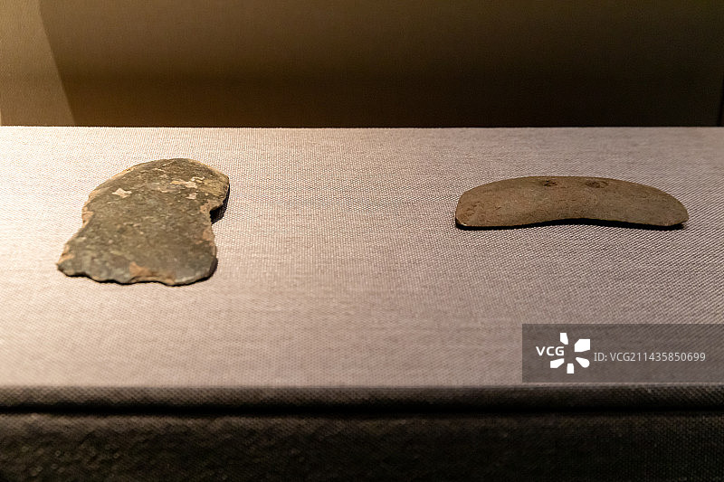 章丘区博物馆双孔石刀，岳石文化，马安遗址出土图片素材