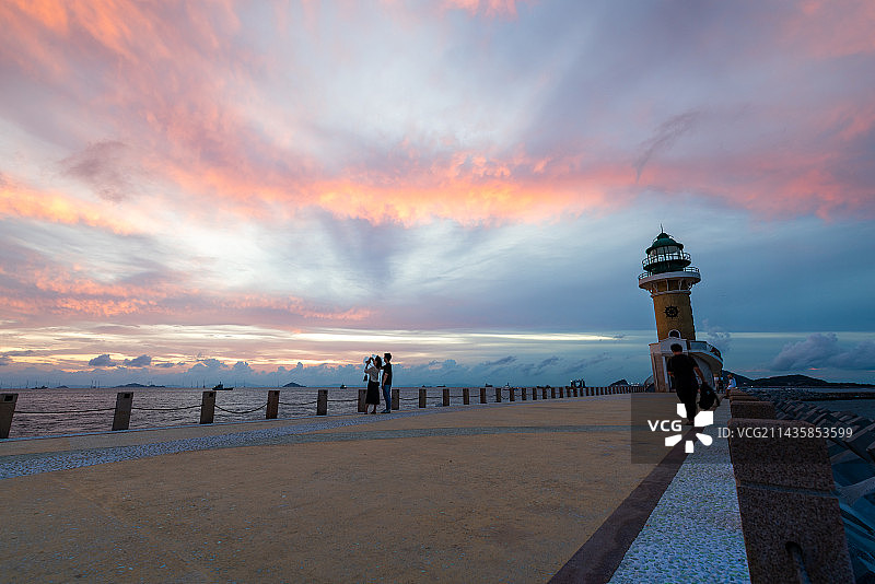珠海桂山岛灯塔火烧云图片素材