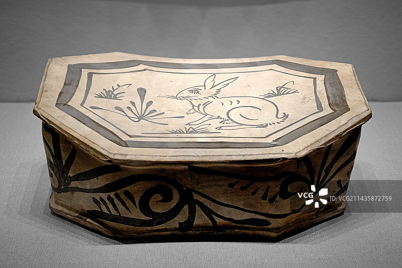 磁州窑白地黑花兔纹枕，宋代，山东博物馆藏图片素材