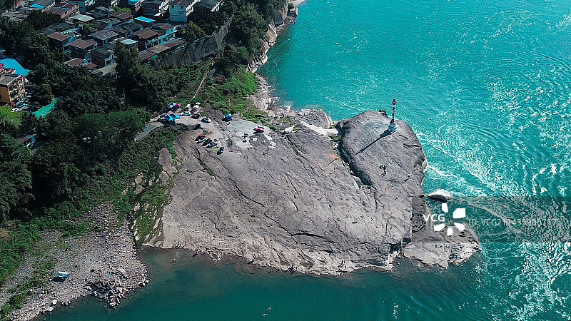 金沙江边的礁石图片素材