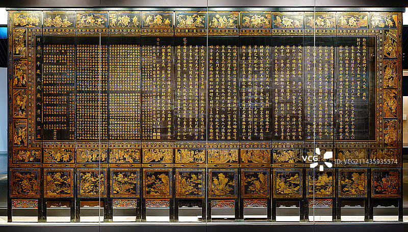 中国广州市广东省博物馆藏清代描金漆画豳风图大寿屏图片素材