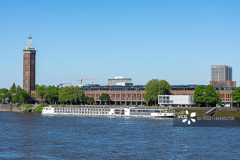 德国科隆：2019年5月13日，科隆莱茵河上的船只图片素材