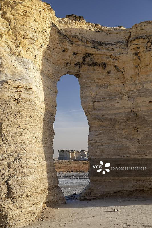 堪萨斯州奥克利附近的纪念碑岩，又称白垩金字塔，是堪萨斯州西部平原上的尼奥布拉拉白垩地层图片素材