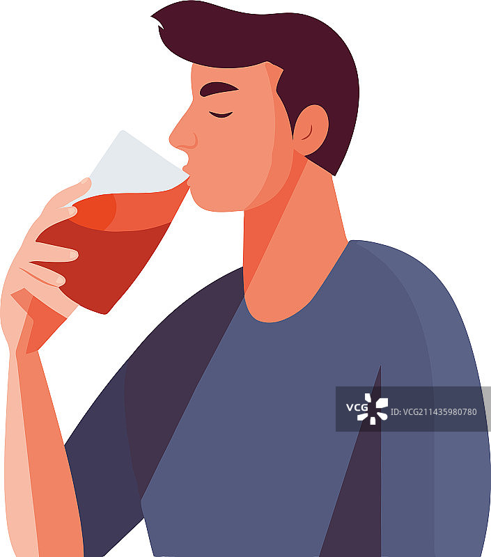 一名正在饮用红色饮料的男子图片素材