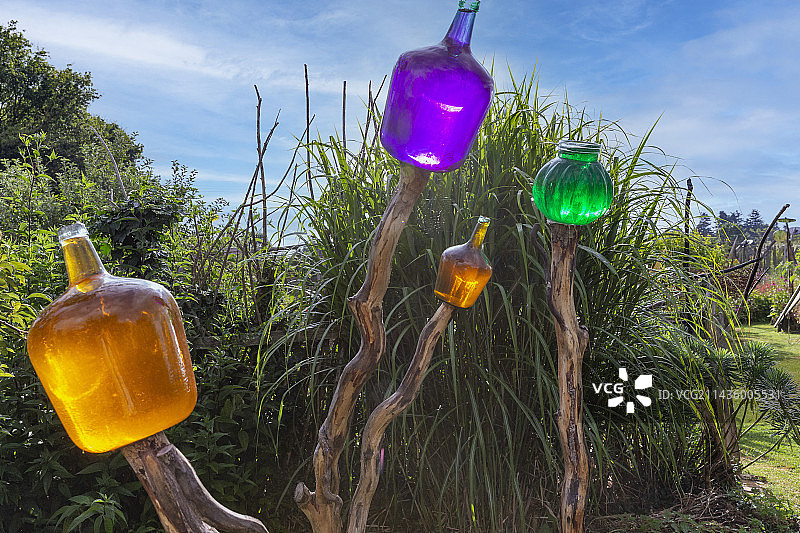 罗康博尔花园，有机农业艺术蔬菜植物园，艺术与自然的交汇，彩色玻璃坛，拉朗德欧皮图瓦，科尔普努，伊勒-维莱讷省(35)，法国布列塔尼图片素材