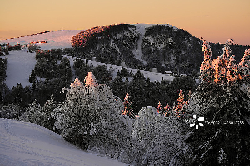 冬日傍晚，从维斯格鲁特看阿尔萨斯气球峰图片素材