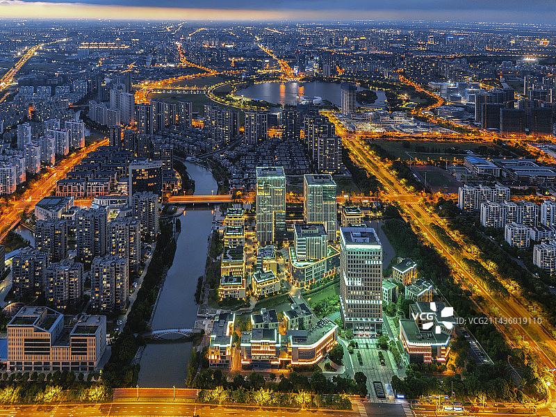 太仓市区天镜湖夜景图片素材
