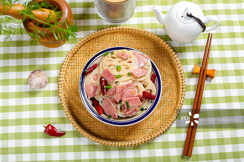 美味家常菜莲藕片炒火腿肉图片素材
