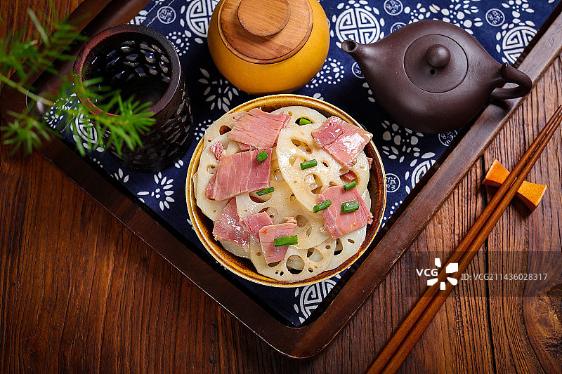 特色农家菜火腿肉炒藕片图片素材