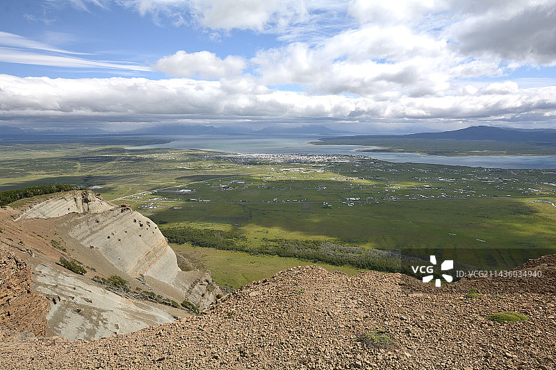 从多罗特亚山 Cerro Dorotea 眺望纳塔莱斯港和乌尔蒂玛埃斯佩兰萨海湾，智利麦哲伦-智利南极地区图片素材