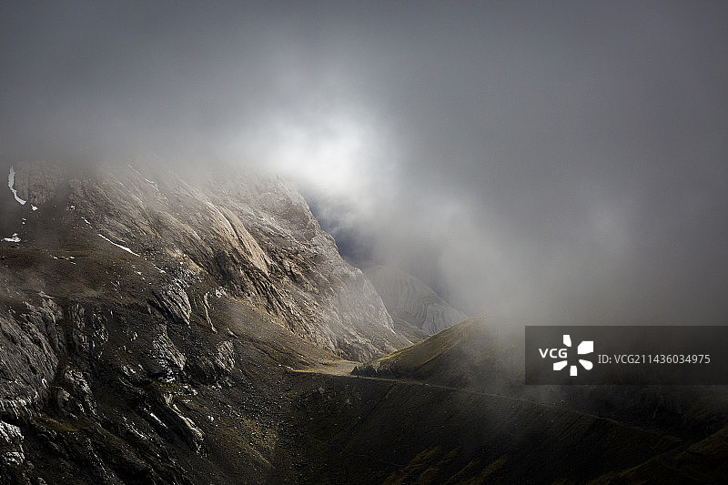 法国上比利牛斯省加瓦尔尼的Tentes山口风光图片素材