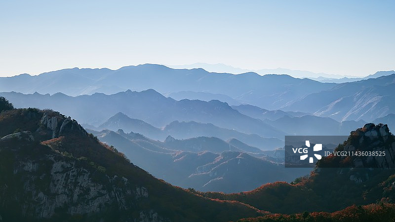北京云蒙山青空岭主峰上远眺图片素材
