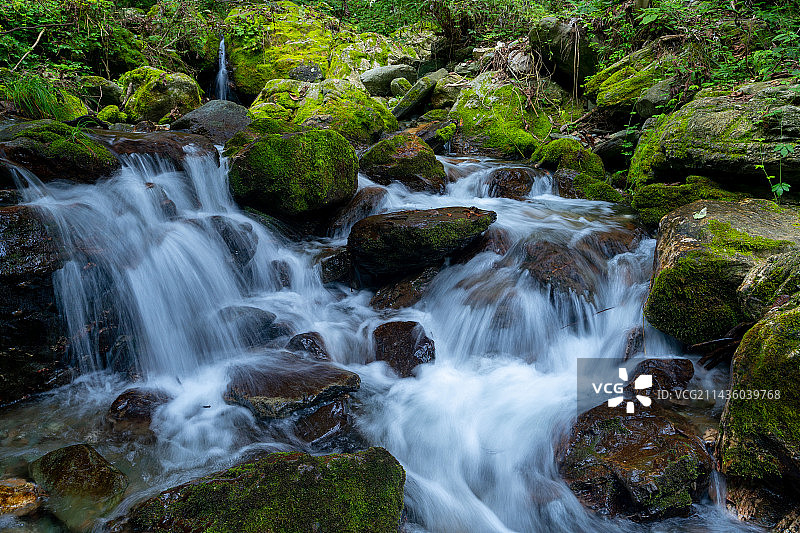 西安秦岭小溪瀑布图片素材