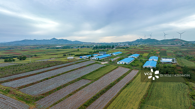 农村田野养殖家庭农场乡村振兴图片素材