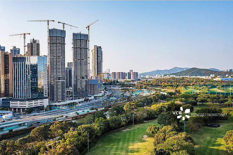 广东省深圳市南山区深圳湾大沙河名商高尔夫球场图片素材