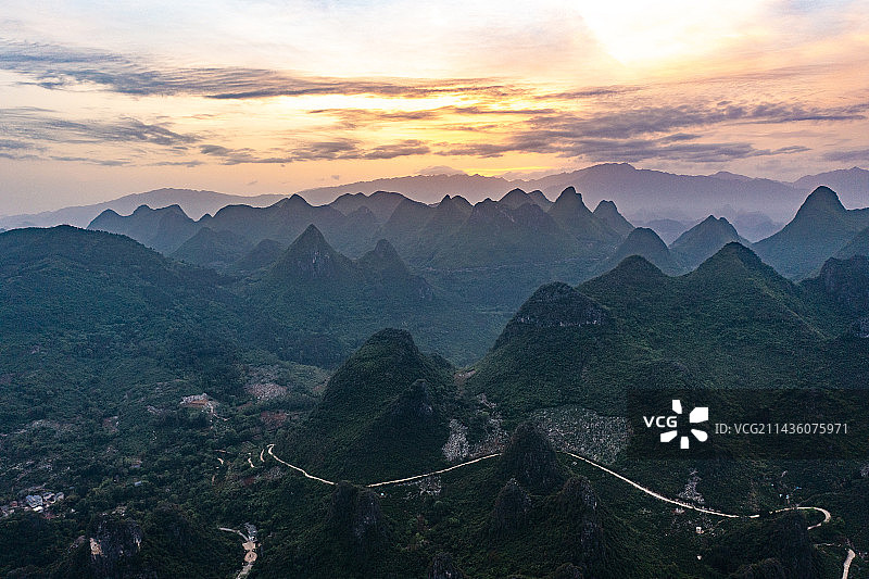 航拍广西桂林阳朔相公山漓江风光图片素材