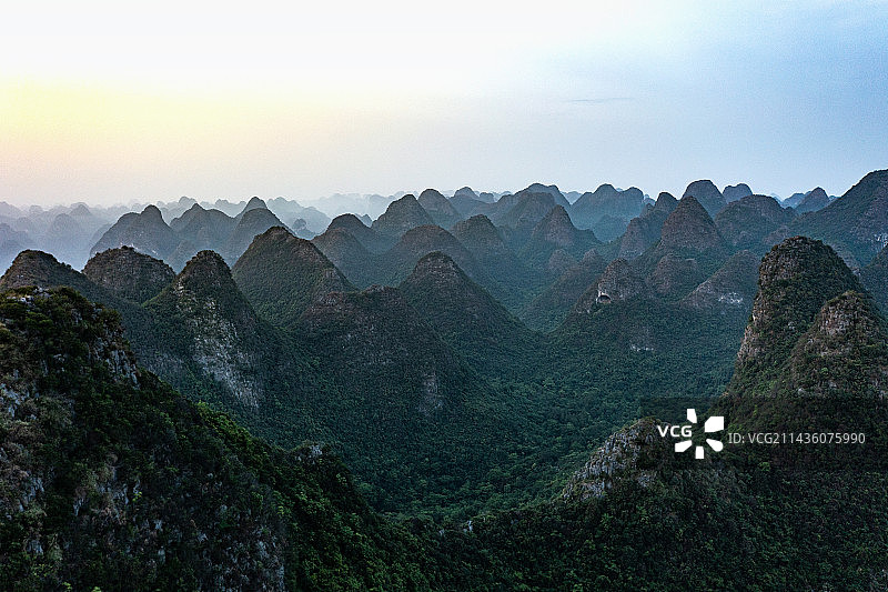 航拍广西桂林阳朔相公山漓江风光图片素材