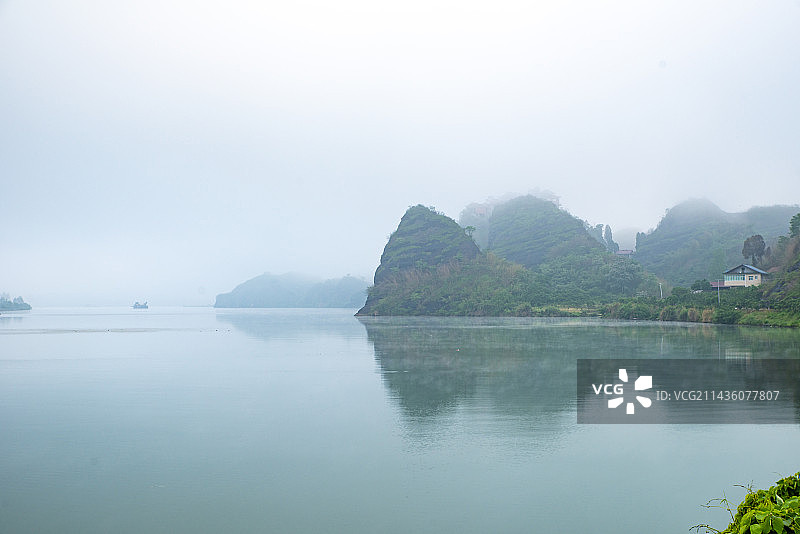 航拍湖南怀化洪江市沙湾乡南岳殿及沅江风光图片素材