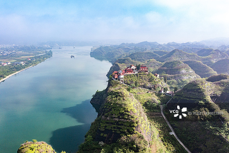 航拍湖南怀化洪江市沙湾乡南岳殿及沅江风光图片素材