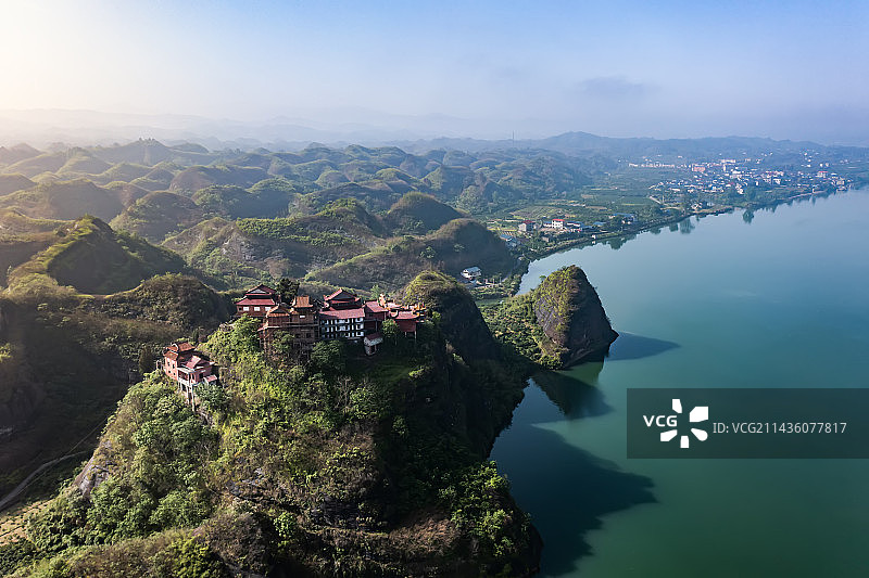 航拍湖南怀化洪江市沙湾乡南岳殿及沅江风光图片素材