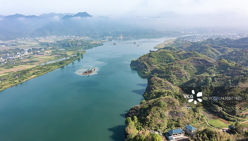 航拍湖南怀化洪江市沙湾乡南岳殿及沅江风光图片素材