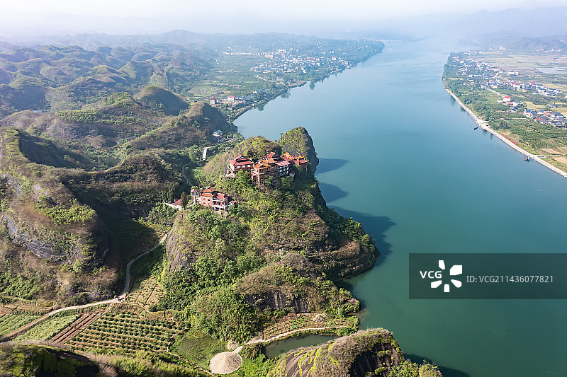 航拍湖南怀化洪江市沙湾乡南岳殿及沅江风光图片素材