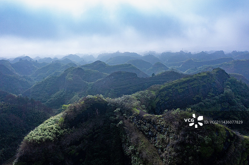 航拍湖南怀化洪江市沙湾乡南岳殿及沅江风光图片素材