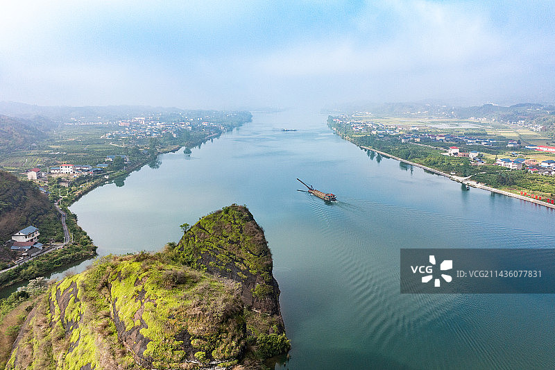 航拍湖南怀化洪江市沙湾乡南岳殿及沅江风光图片素材