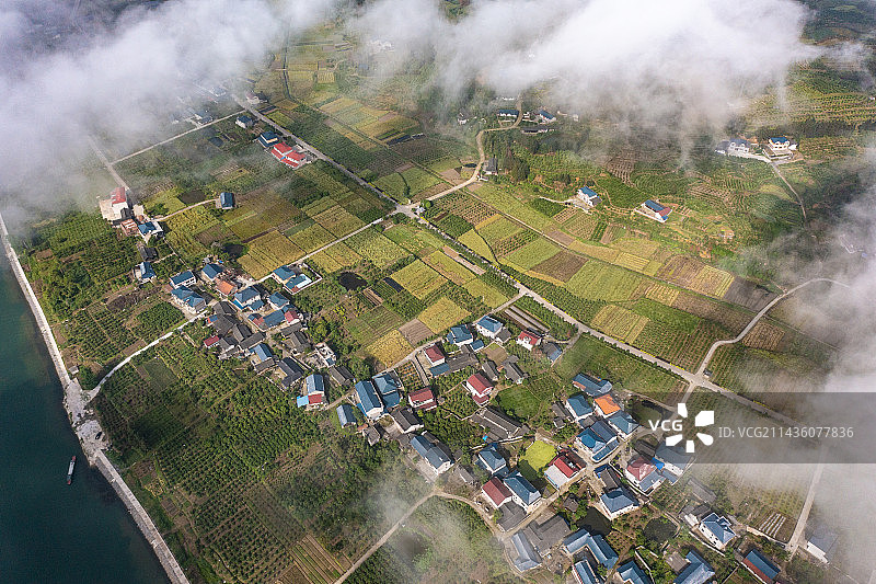 航拍湖南怀化洪江市沙湾乡南岳殿及沅江风光图片素材
