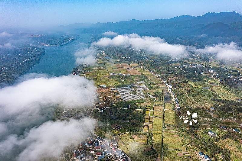 航拍湖南怀化洪江市沙湾乡南岳殿及沅江风光图片素材