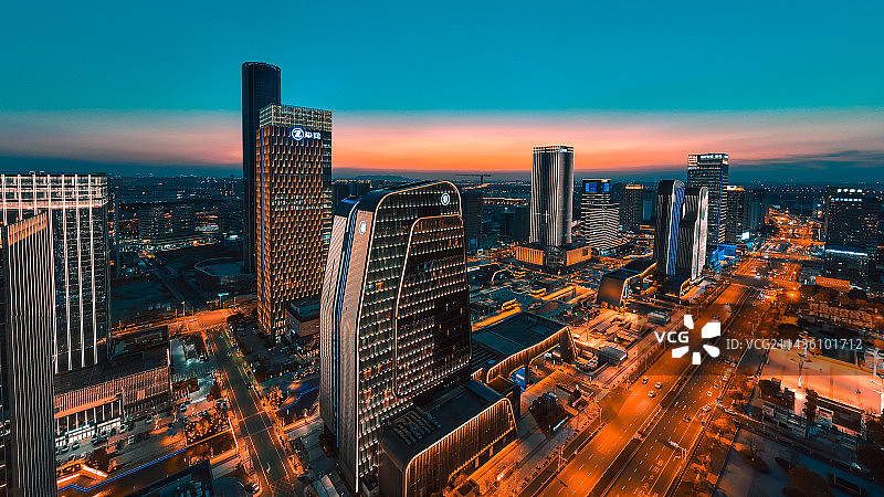 苏州高铁新城蓝调时刻图片素材