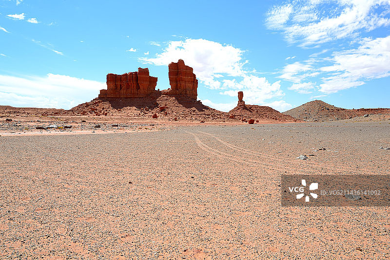 美国亚利桑那州纳瓦霍保留地的侵蚀台地图片素材