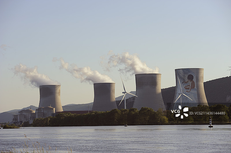 法国罗纳河畔克鲁阿核电站图片素材
