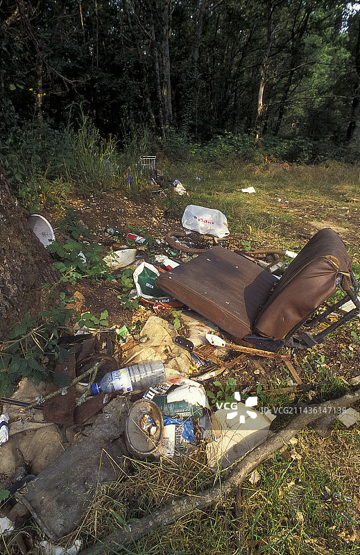 法国路边垃圾场图片素材