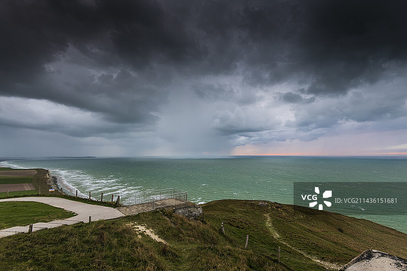 法国加来海峡，白色海岬前海面上的雷暴图片素材