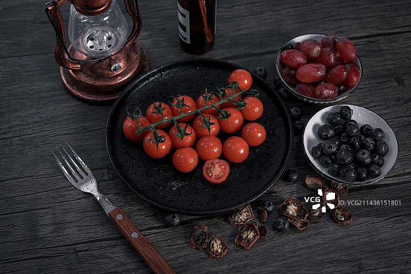 小番茄复古摆拍搭配图片素材