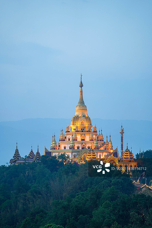 芒市勐焕大金塔图片素材