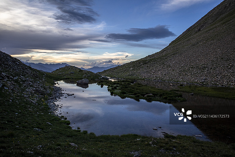 泰雷普莱讷湖，于拜埃山谷，法国上普罗旺斯阿尔卑斯省，若西耶图片素材